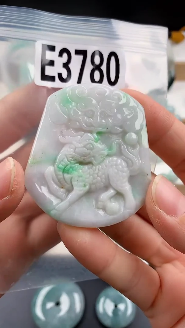 颈饰未镶嵌翡翠天然翡翠吊坠挂件