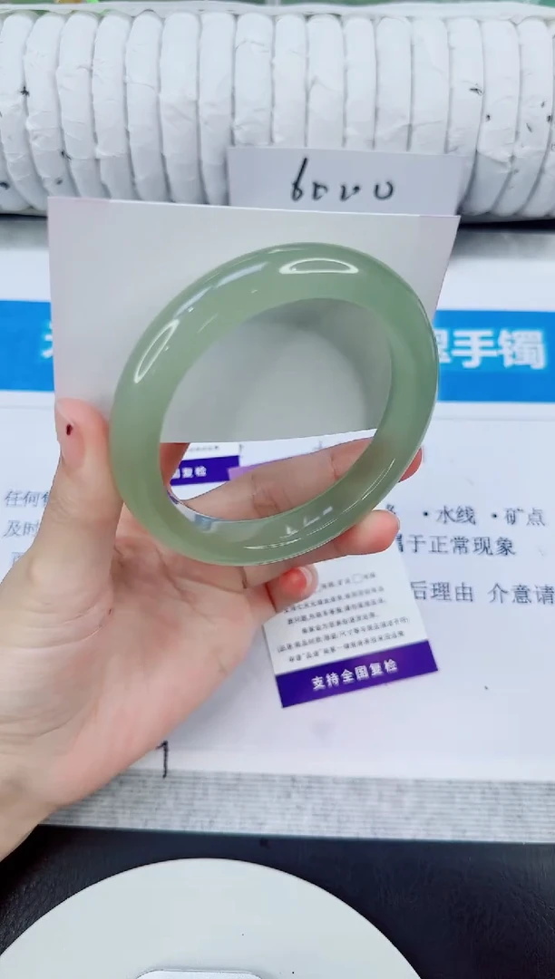 未镶嵌手镯石英质玉217/62.3