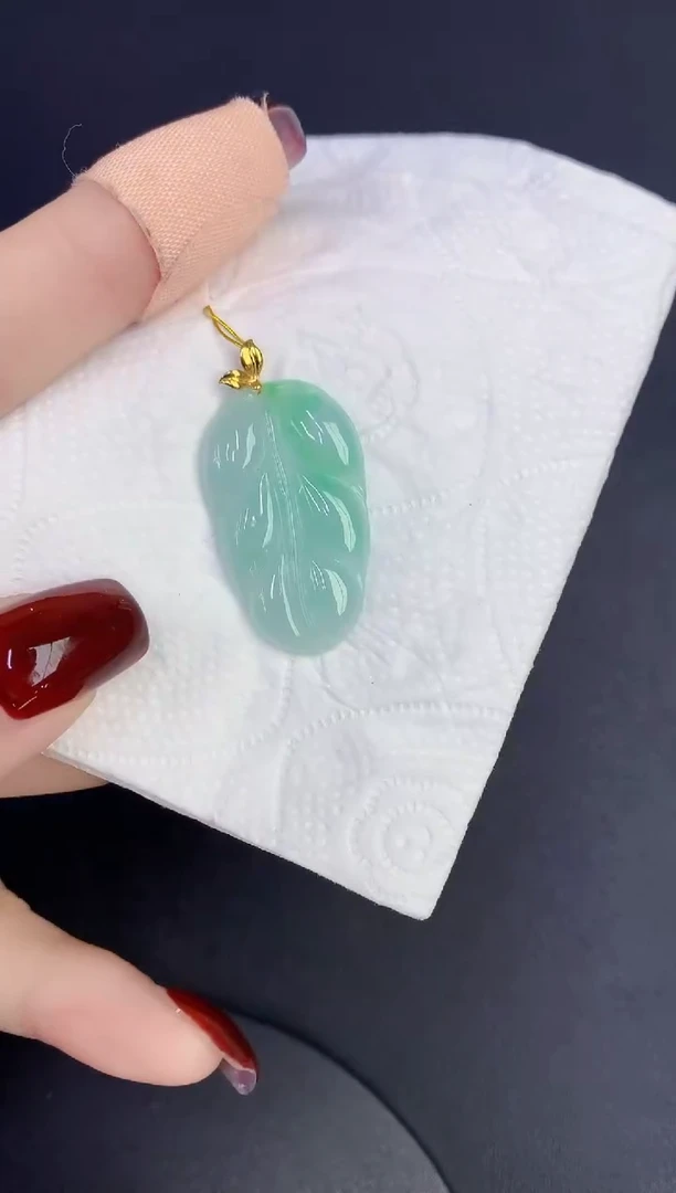 颈饰18K金镶嵌翡翠缅甸天然翡翠A货