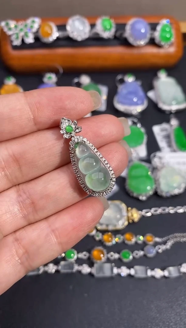 【闪购商品】翡翠吊坠(不含链)18K金镶嵌吊坠