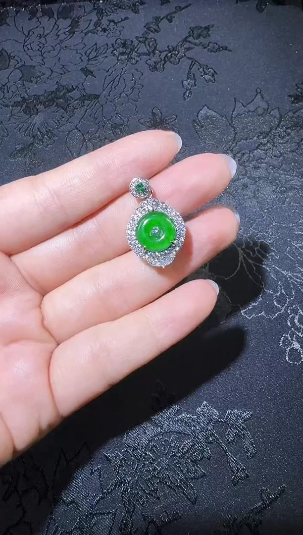 【闪购商品】翡翠吊坠(不含链)银S925镶嵌平安扣