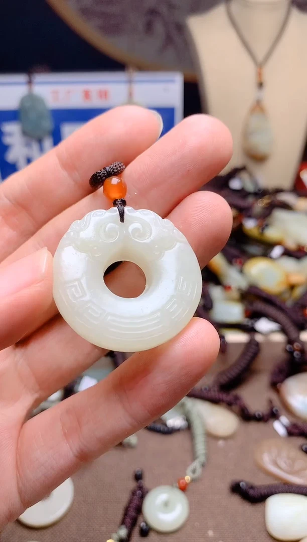 和田玉未镶嵌颈饰1