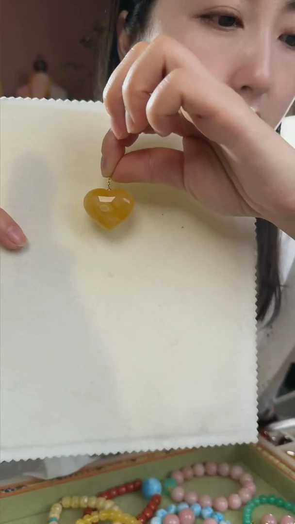 【闪购商品】蜜蜡吊坠(不含链)18K金镶嵌天然蜜蜡爱心吊坠