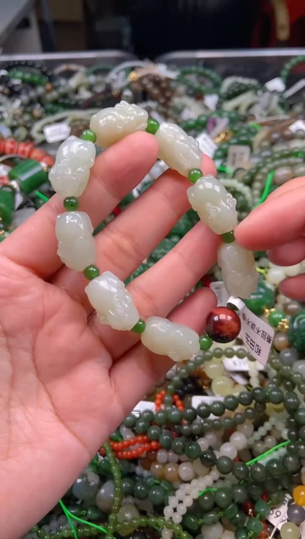 和田玉未镶嵌颈饰1