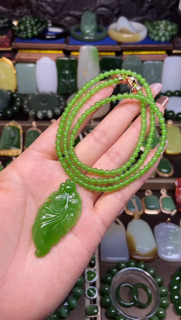颈饰未镶嵌和田玉苹果绿套链
