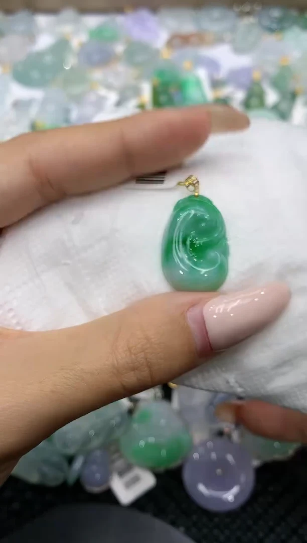 颈饰18K金镶嵌翡翠111111111111
