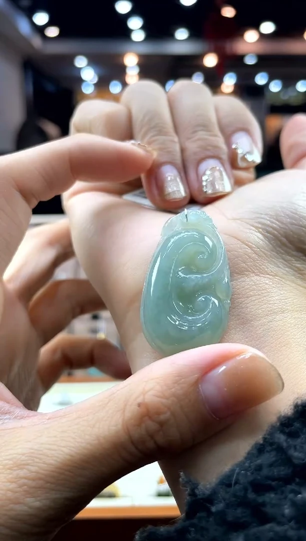 【闪购商品】翡翠颈饰未镶嵌如意