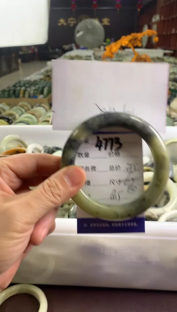 蛇纹石玉未镶嵌手镯4773
