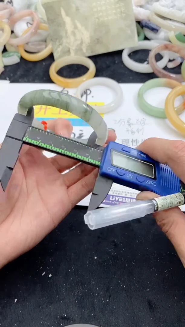 【闪购商品】石英质玉手镯未镶嵌190