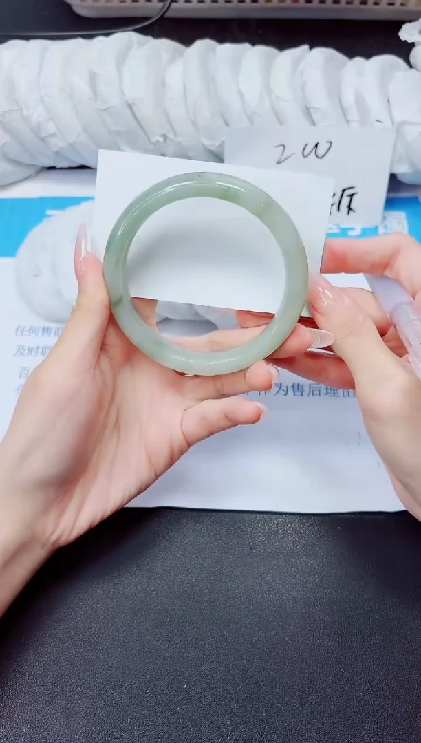 石英质玉手镯未镶嵌44/60.6