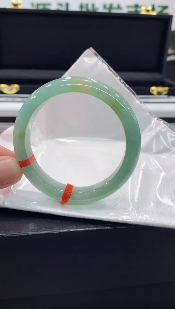 翡翠手镯未镶嵌手镯