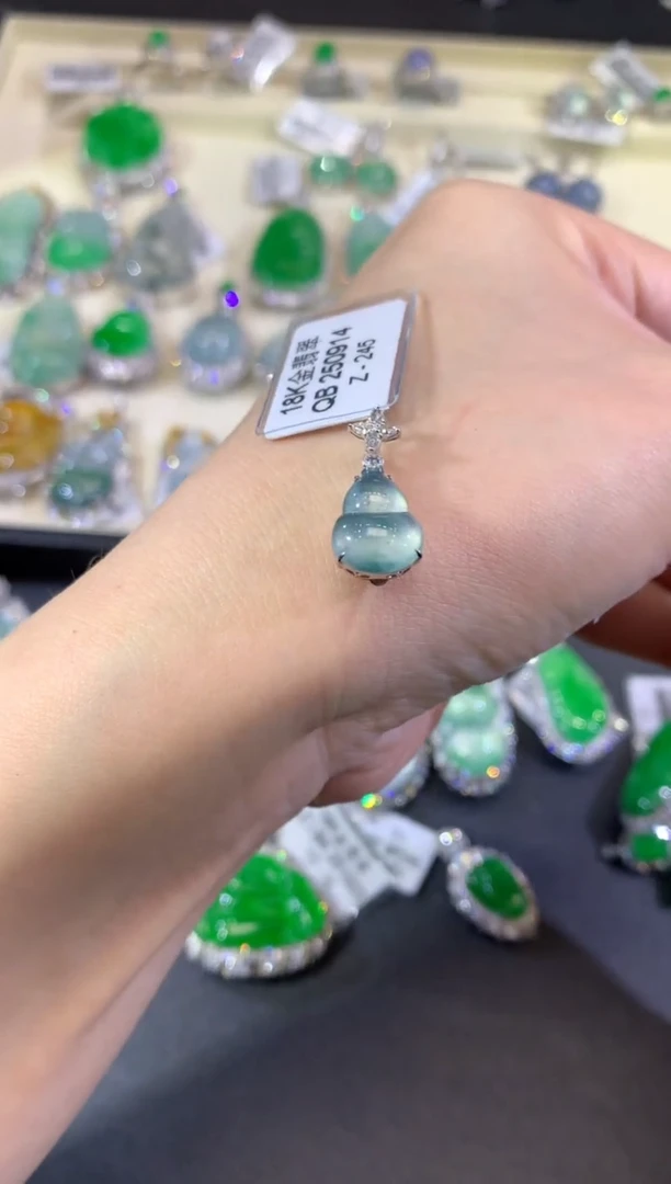 吊坠(不含链)18K金镶嵌翡翠119-葫芦