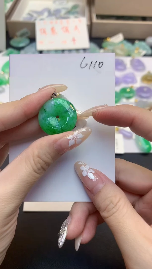 颈饰18K金镶嵌翡翠天然缅甸a货翡翠