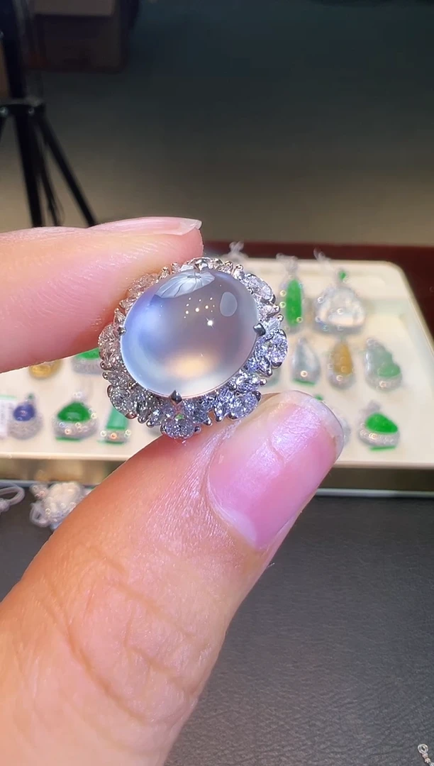 18K金镶嵌戒指翡翠翡翠