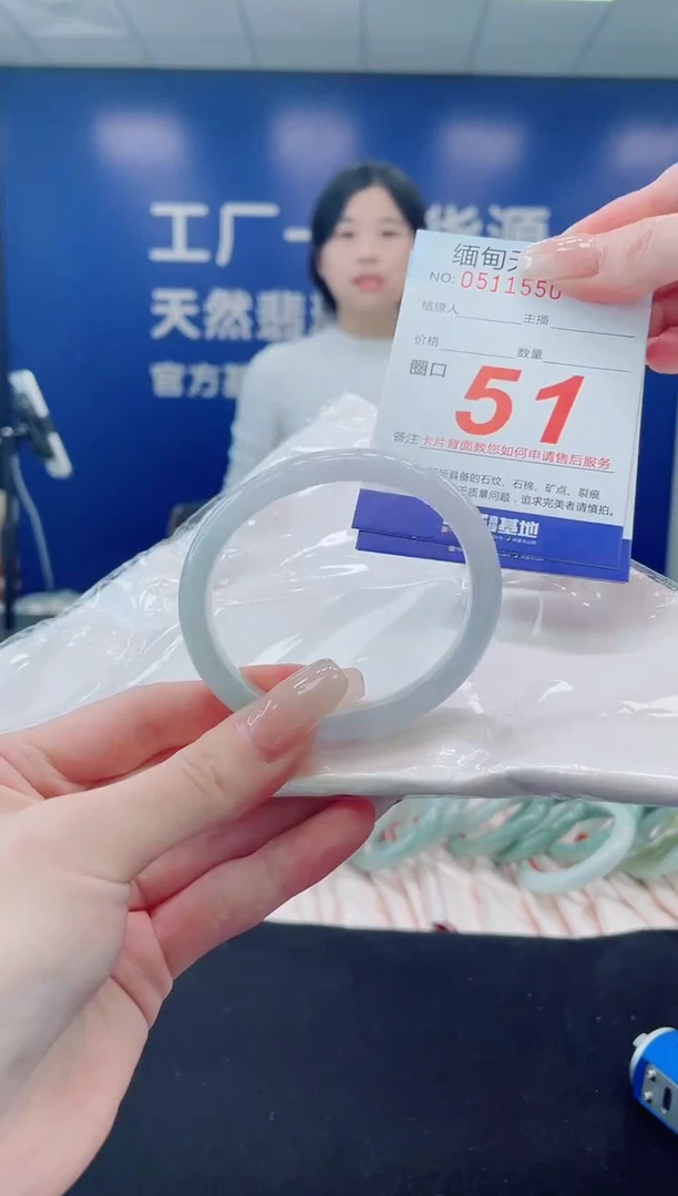 未镶嵌手镯翡翠天然翡翠手镯