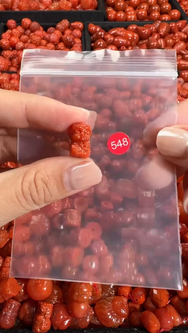 颈饰未镶嵌南红玛瑙1