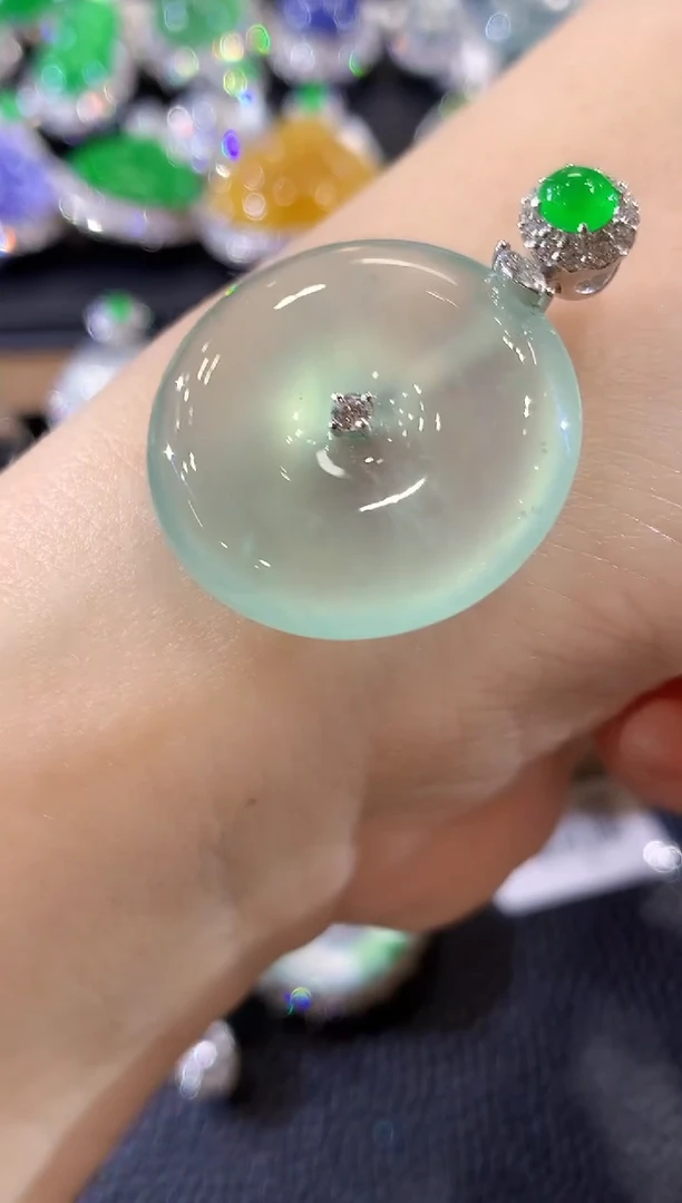 吊坠(不含链)18K金镶嵌翡翠C98