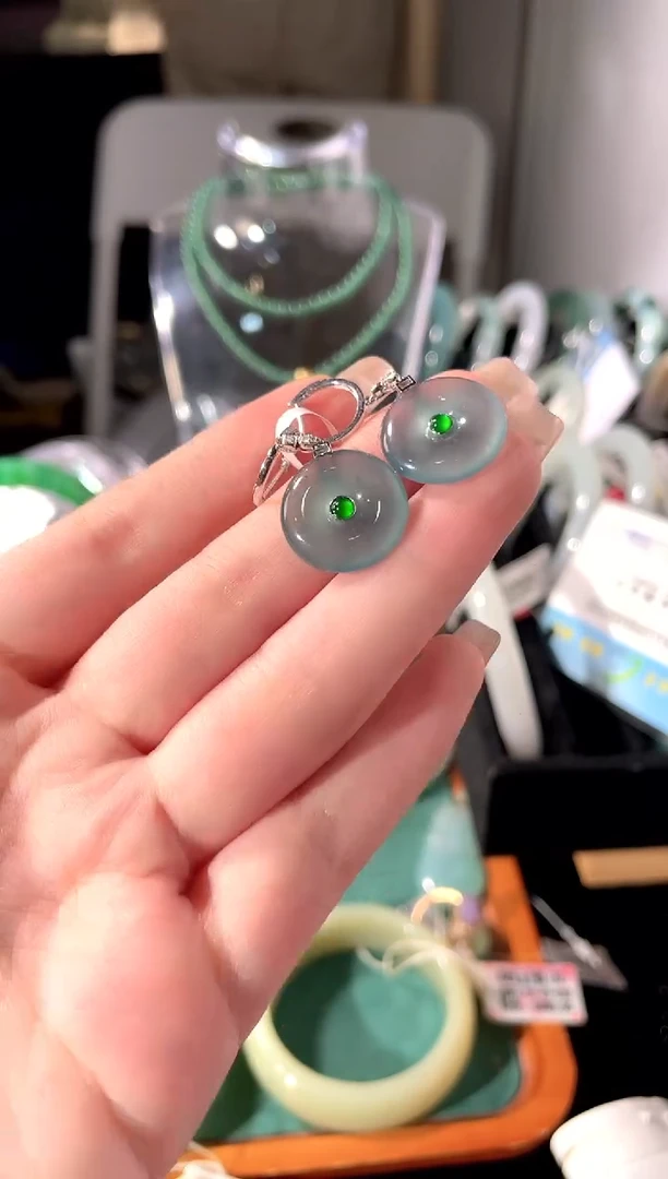 翡翠18K金镶嵌耳饰耳饰