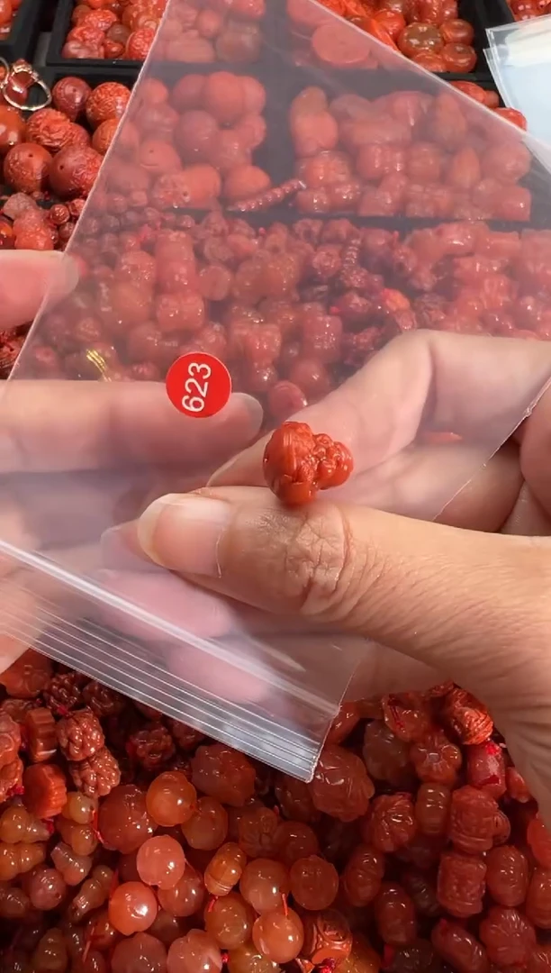 南红玛瑙未镶嵌颈饰1