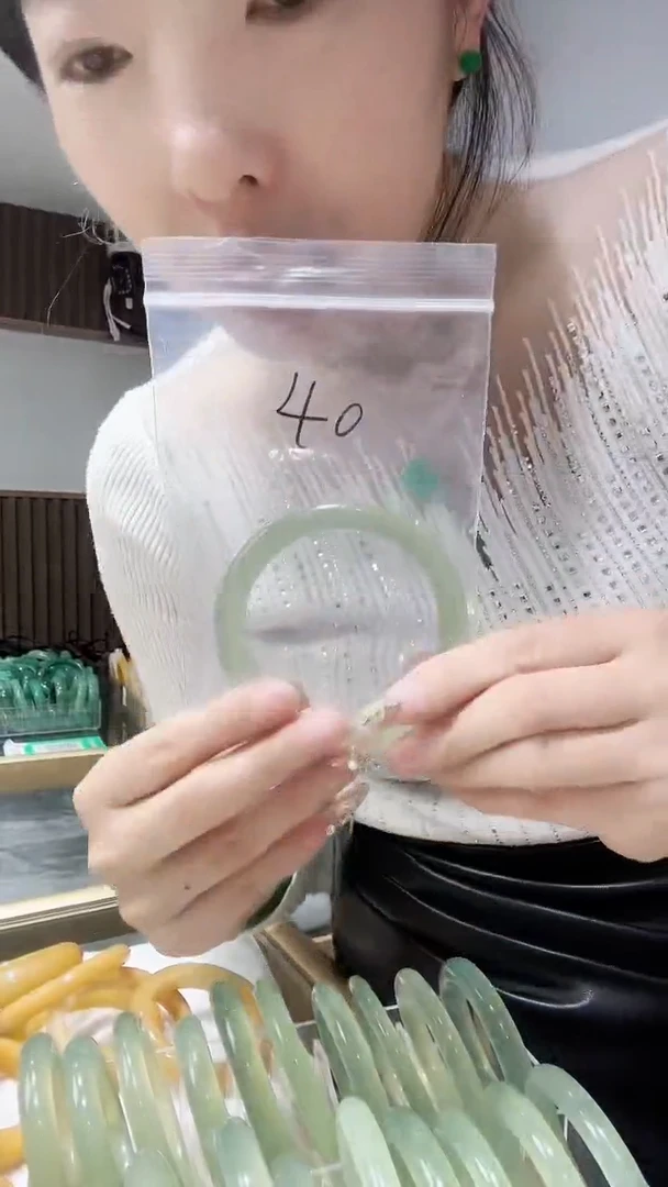 【闪购商品】岫玉手镯未镶嵌手镯59 圈口