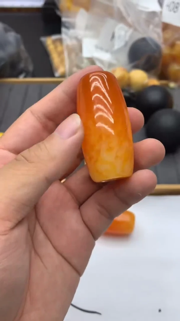 H15.蜜糖红大桶珠