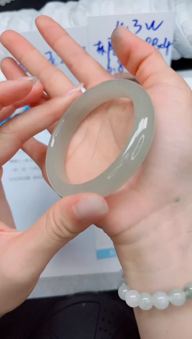 石英质玉手镯未镶嵌160-57