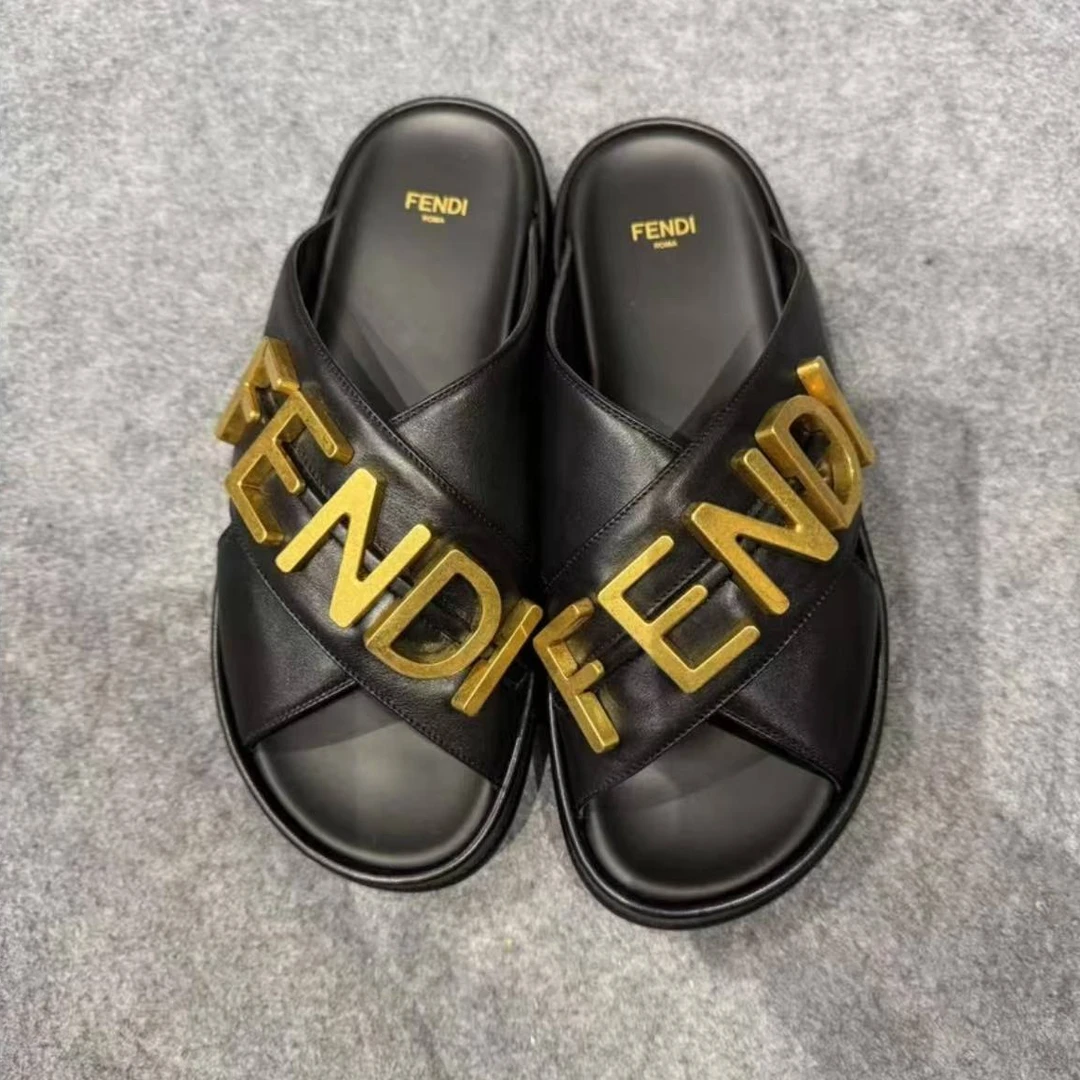 全新未使用 FENDI/芬迪 蔚蓝/黑色logo字母拖鞋 39码