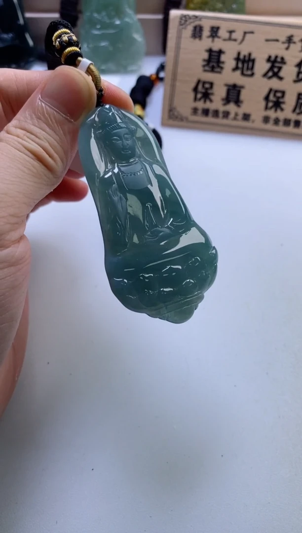 颈饰未镶嵌翡翠