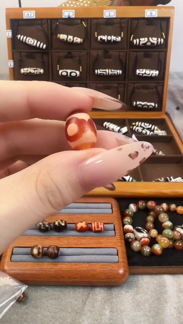 玛瑙/玉髓（覆膜）颈饰未镶嵌60..（微瑕）