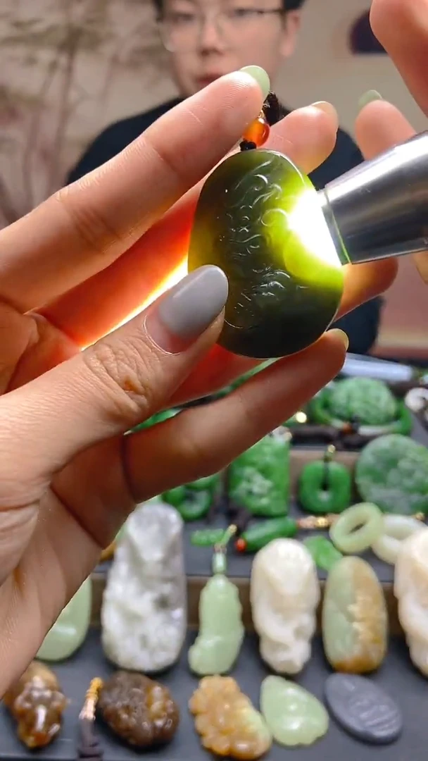 颈饰未镶嵌和田玉1