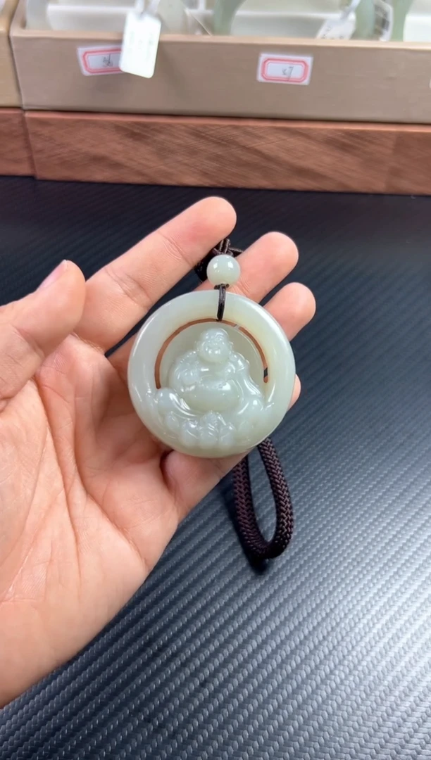 吊坠(赠链)未镶嵌和田玉且末微色差近矿