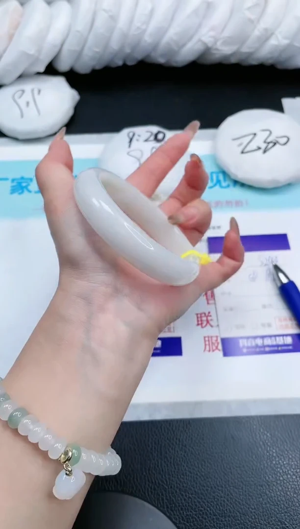 【闪购商品】石英质玉手镯未镶嵌9S242-58