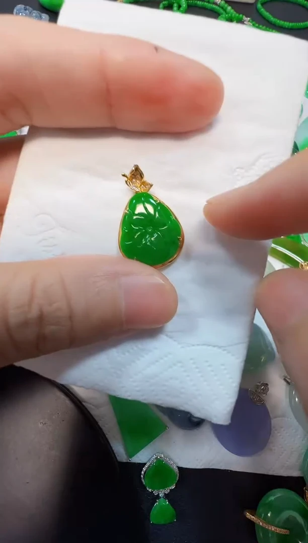 吊坠(不含链)18K金镶嵌翡翠2800