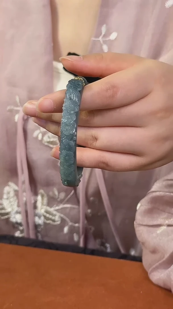 颈饰未镶嵌翡翠翡翠半镯