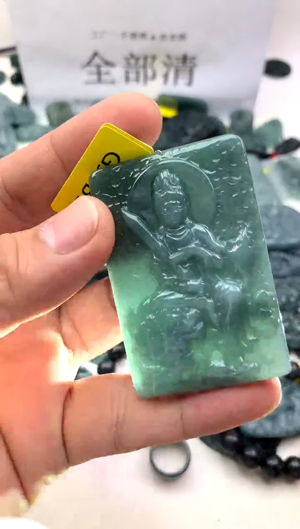 翡翠未镶嵌颈饰文殊