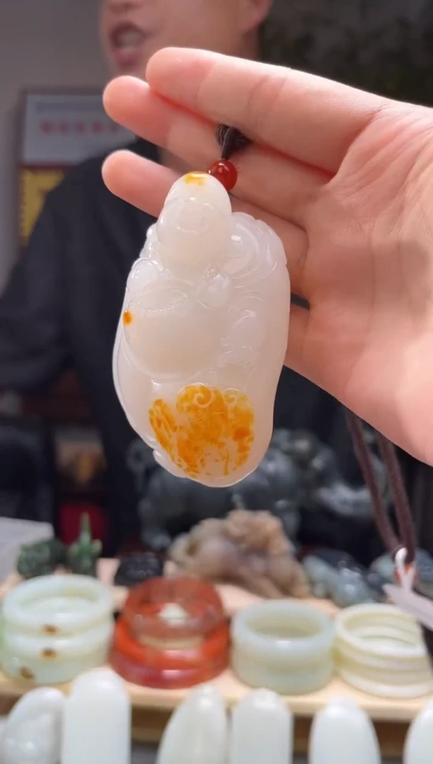 颈饰未镶嵌和田玉吊坠