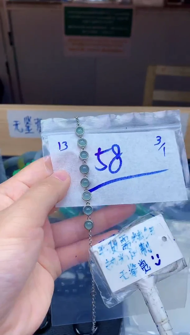 未镶嵌挂件翡翠K****?13毛货需精细抛光挂件多样性拍一发一