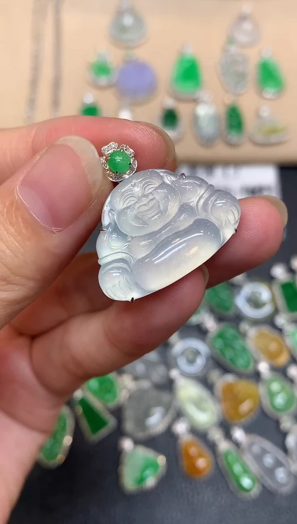 颈饰18K金镶嵌翡翠佛公【无服务费