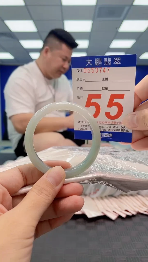 翡翠手镯未镶嵌AAAAAAAA