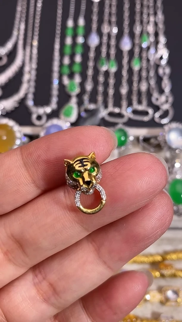 颈饰18K金镶嵌翡翠扣头