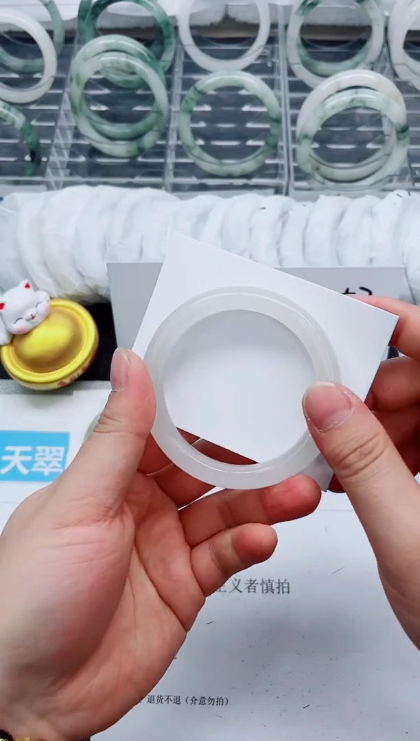 【闪购商品】石英质玉手镯未镶嵌201-58.4