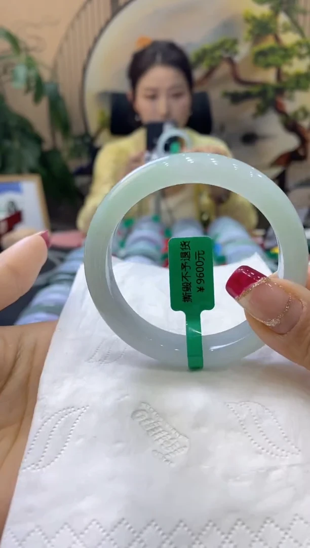 【闪购商品】翡翠手镯未镶嵌99908338