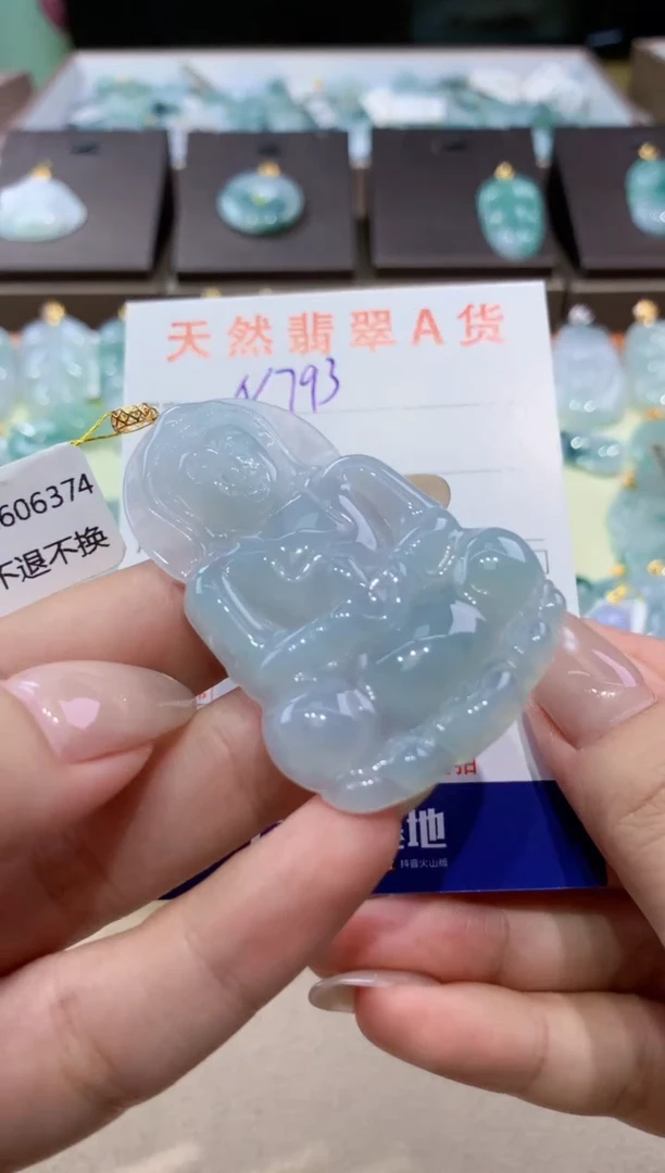 颈饰18K金镶嵌翡翠天然缅甸翡翠A货挂件