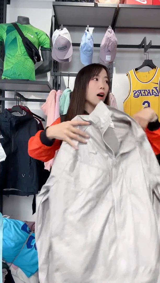 1079     编码 瑕疵款直播间过款为准 尺码 L