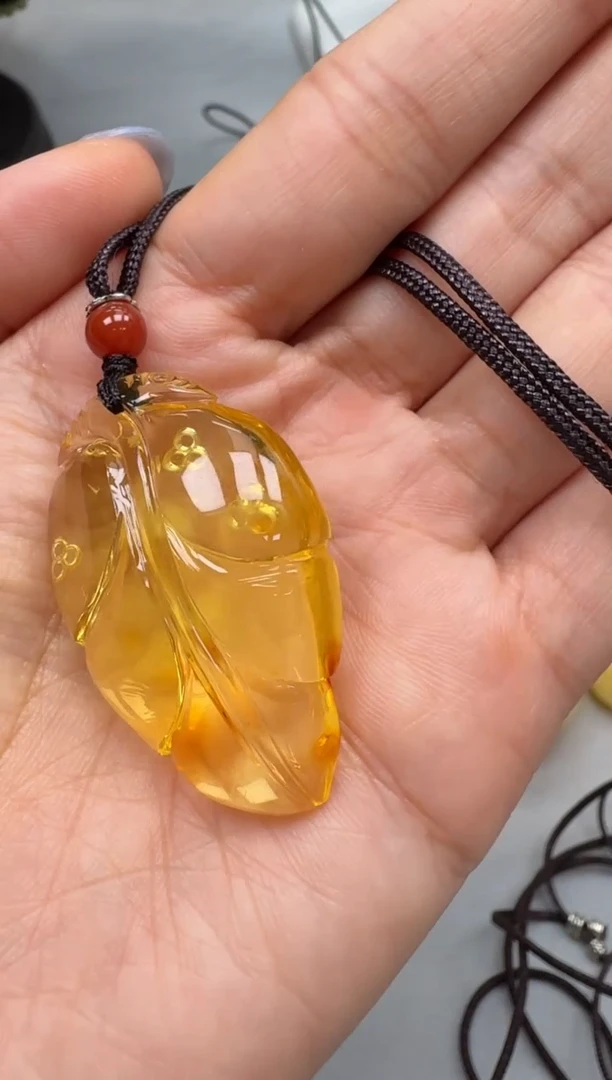 裸石琥珀未镶嵌如图