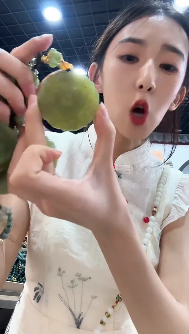 岫玉未镶嵌颈饰湖水绿八宝罗盘【半珠链】