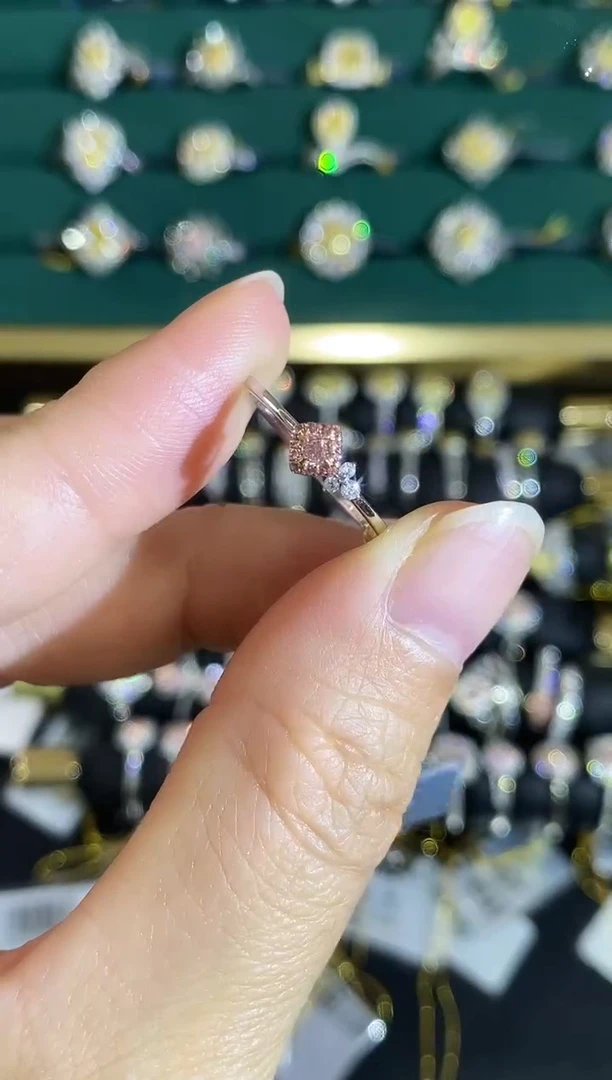 18K金镶嵌戒指钻石戒指