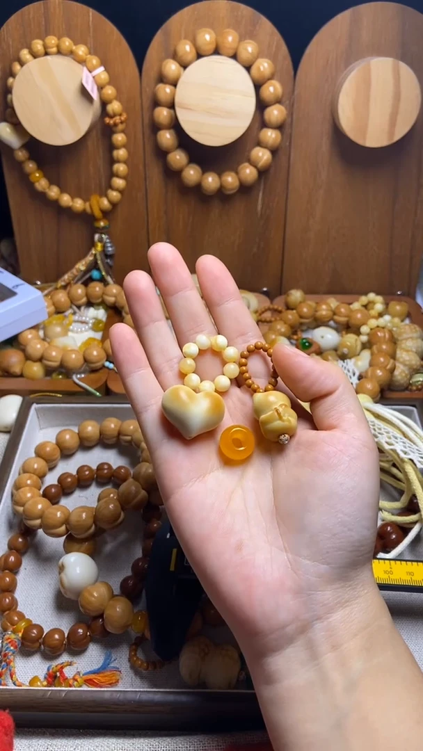 手串猴头核桃豇**子爱心黄跑环隔片花生吊坠配饰差价
