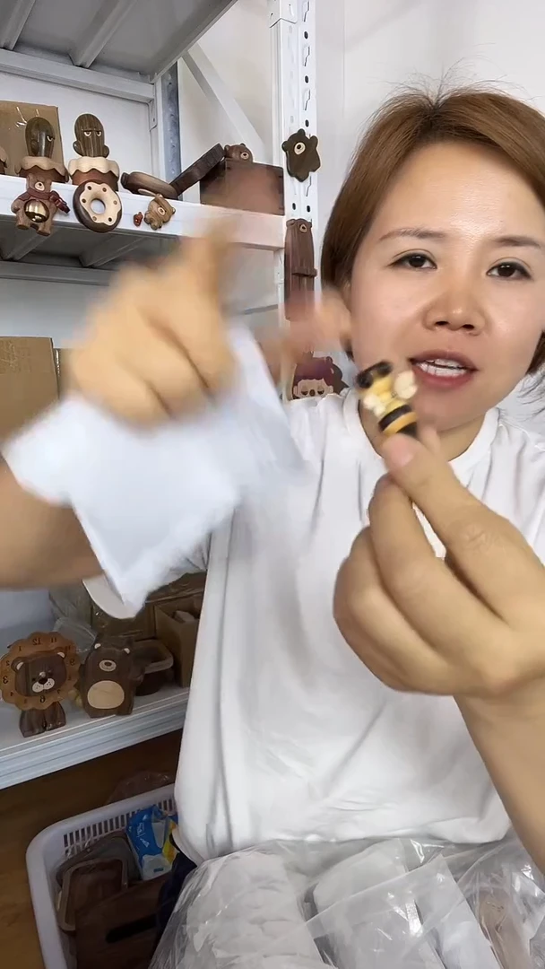 戴墨镜得小蜜蜂