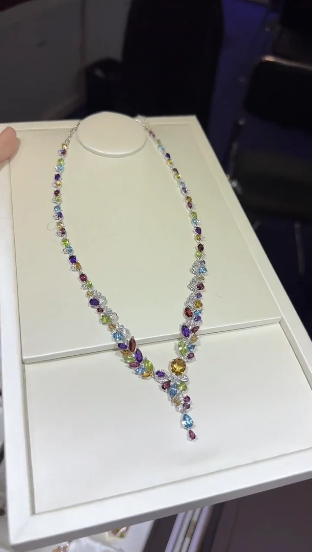 【闪购商品】橄榄石颈饰银S925镶嵌多彩宝石高级款